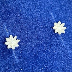 Vintage Daisy Earrings